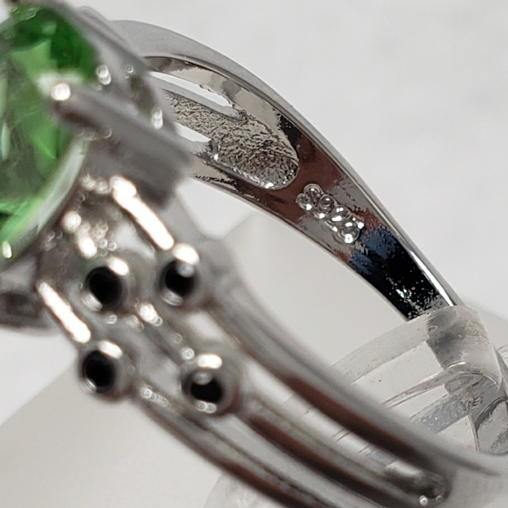 Peridot Bezel Set Spinel Ring - Picture 6 of 8
